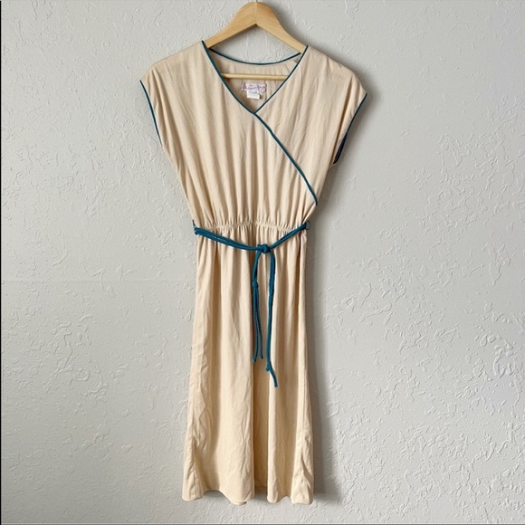 The Magnolia Shoppe Vintage Cream MIDI dress M - Picture 9 of 9